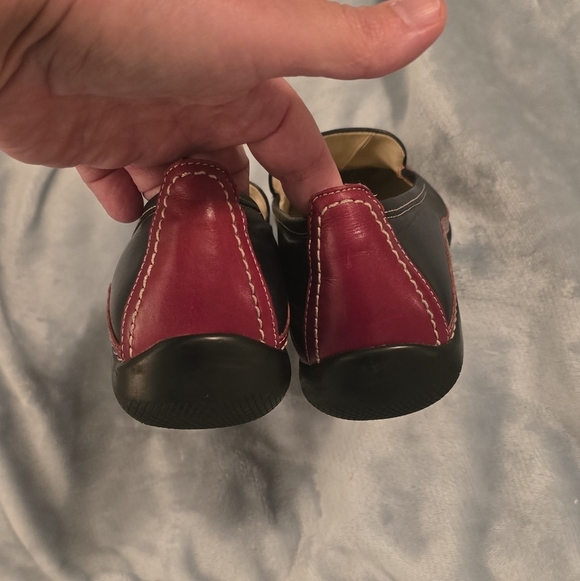 Anne Klein Women's Navy And Red Leather Loafers, Size 8 - Picture 6 of 8